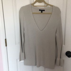 Flare sleeve v-neck sweater